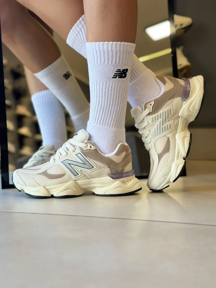 New Balance 9060 Off Marrom