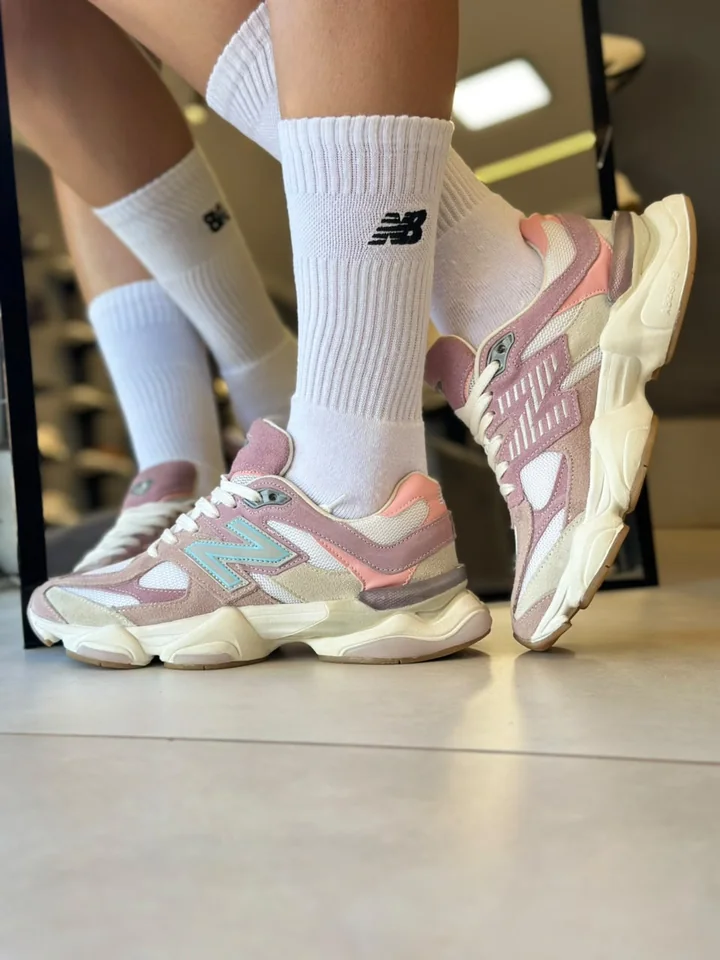 New Balance 9060 Off Rose