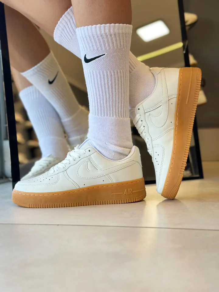 Nike Air Force 1 07 Branco Caramelo
