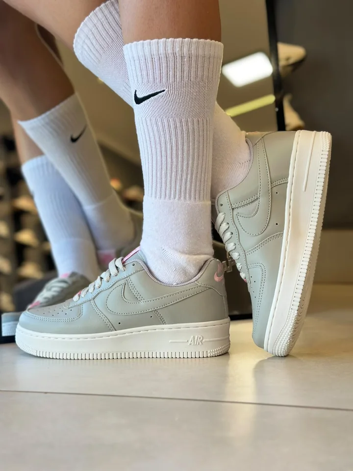 Nike Air Force 1 07 Cinza Bordado
