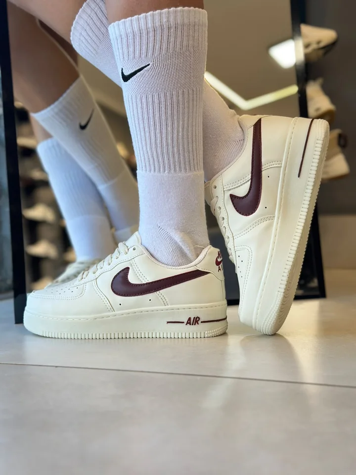 Nike Air Force 1 07 Off Vinho