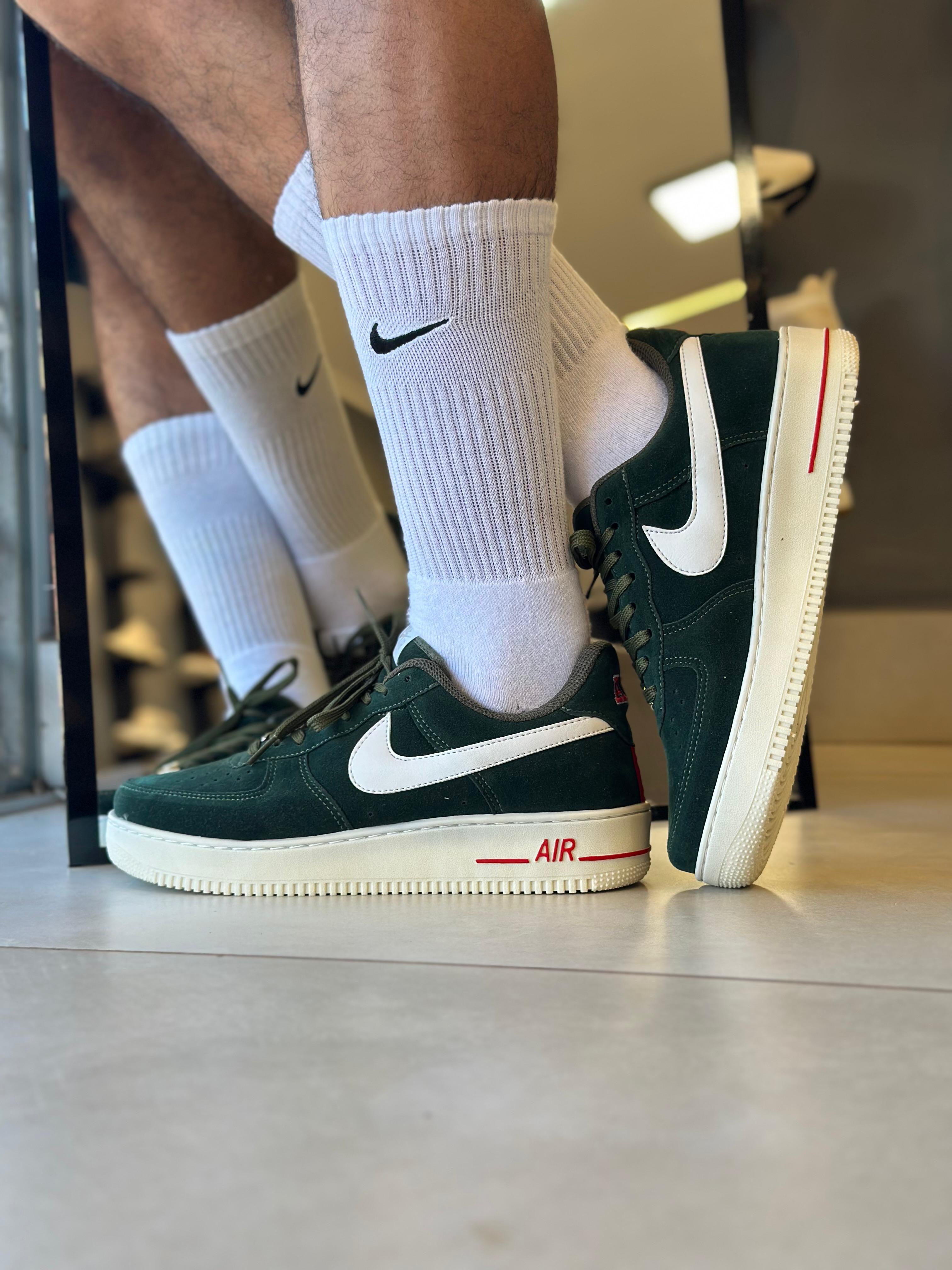 Nike Air Force 1 07 Verde Camurca